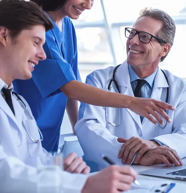 A dotor smile at patient